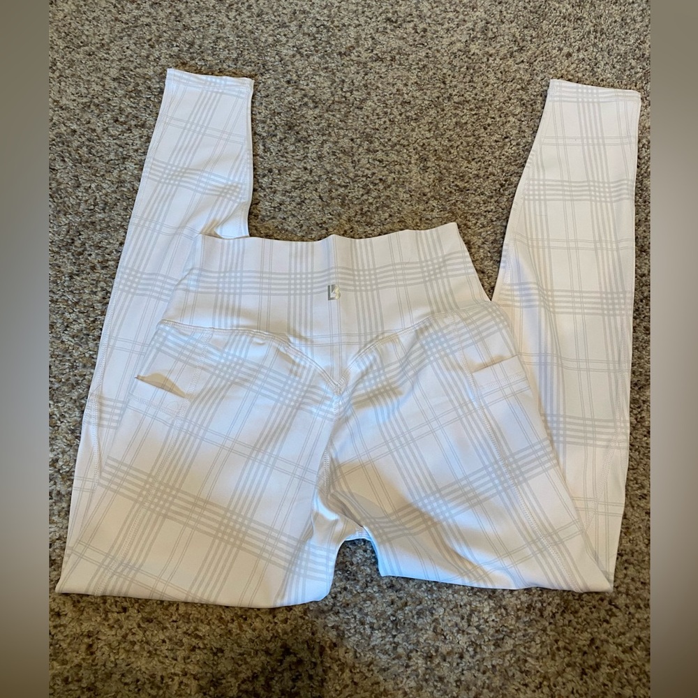 Buff bunny leggings - like new condition - size medium medium
